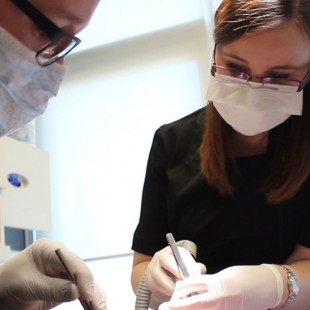 Assistante dentaire : une profession cruciale et en demande