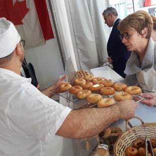 Fête du pain à Paris : des étudiants en arts culinaires de La Cité  représentent le Canada